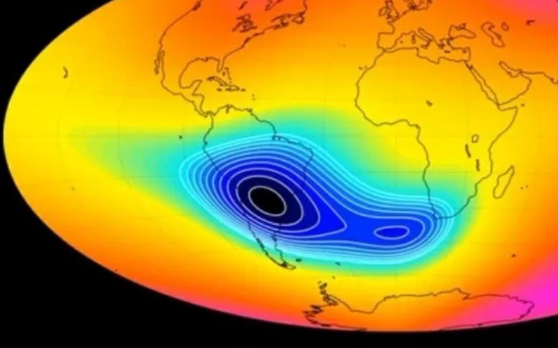 amas brasil Morar sob a AMAS não torna ninguém “mais exposto” à radiação em terra, mas coloca o Brasil numa zona onde satélites, aviação e comunicações sofrem maiores oscilações quando a atividade solar dispara—fenômeno que também pode turbinar momentaneamente a potência registrada da Ressonância Schumann. Informação contextualizada e calibração das expectativas são as melhores defesas contra alarmes exagerados.